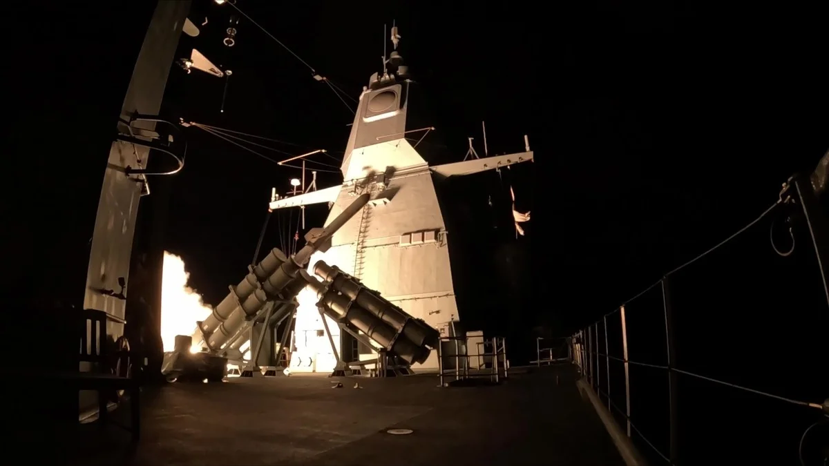 Der Lenkflugkörper Harpoon kann in mehr als 220 km Entfernung Seeziele bekämpfen.