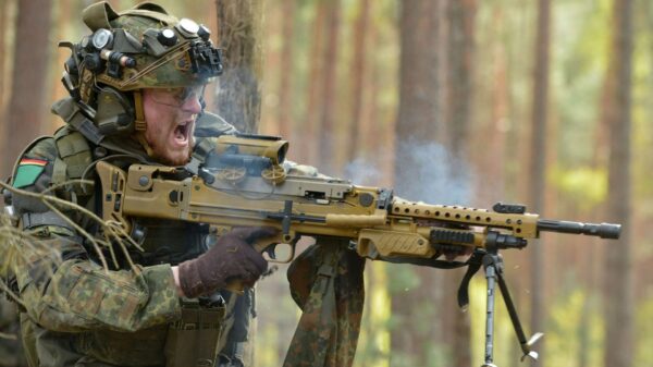 Das MG5 von Heckler und Koch ist bereits in der Truppe im Einsatz. Jetzt wurde Exemplar Nummer 15.000 an die Bundeswehr übergeben.