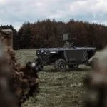 Hector ist darauf ausgelegt, mit Besatzung bis an den Rand des Einsatzgebiets verlegt und anschließend auf Teleoperation oder überwachte Autonomie umgestellt zu werden.