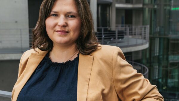 Sara Nanni sitzt für Bündnis 90/Die Grünen als Obfrau im Verteidigungsausschuss.