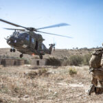 Kommando Hubschrauber: Spezialisierte Kräfte trainieren gemeinsam mit einer Spezialeinheit der zyprischen Nationalgarde den Lufttransport mit dem Transporthubschrauber NH90 auf Zypern. Foto: Bundeswehr / Mario Bähr