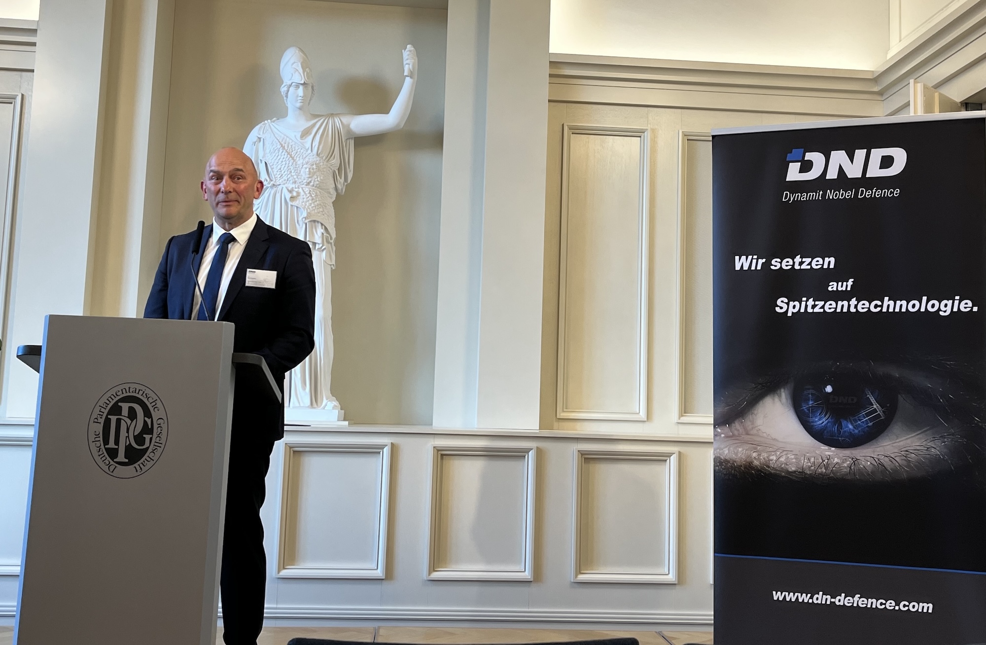 „Sie werden uns in Zukunft wieder als Minenhersteller erleben“, betonte Michael Humbek, Geschäftsführer von Dynamit Nobel Defence, beim gestrigen Parlamentarischen Abend des Unternehmens in Berlin.
