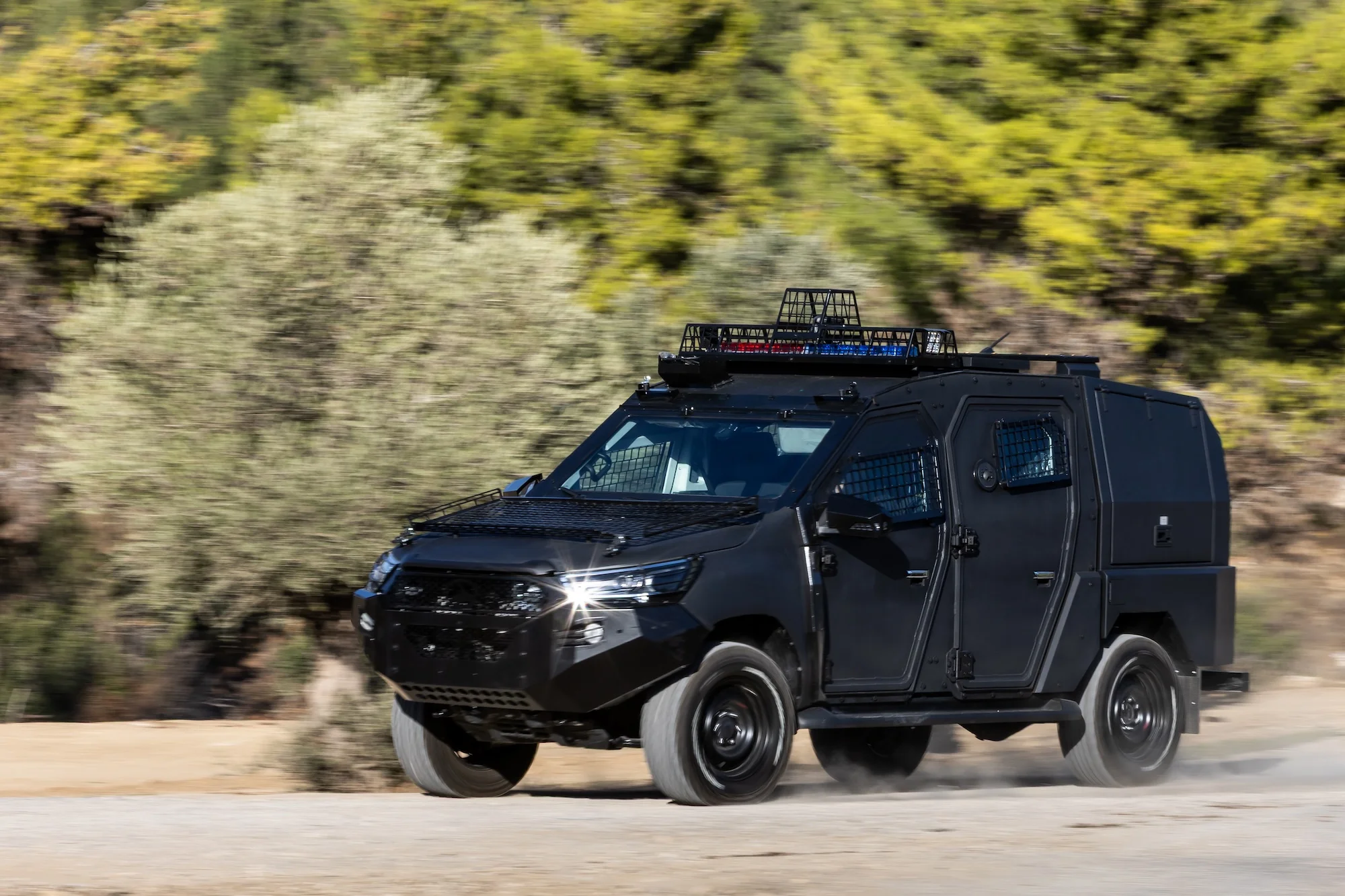 Der auf einer bewährten Automobilplattform basierende IBEX verbindet umfassenden ballistischen Schutz (bis zu STANAG-Stufe 2) mit hoher Mobilität und modularer Anpassungsfähigkeit.