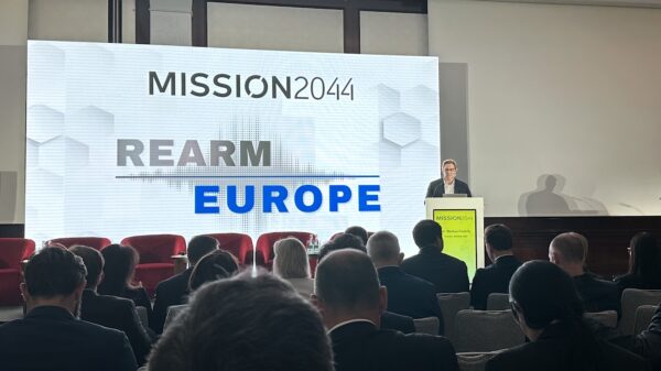MISSION 2044 ist eine global durchgeführte, hochkarätig besetzte Veranstaltung, die sich der Finanzierung der Verteidigungsindustrie mit Privatkapital widmet.