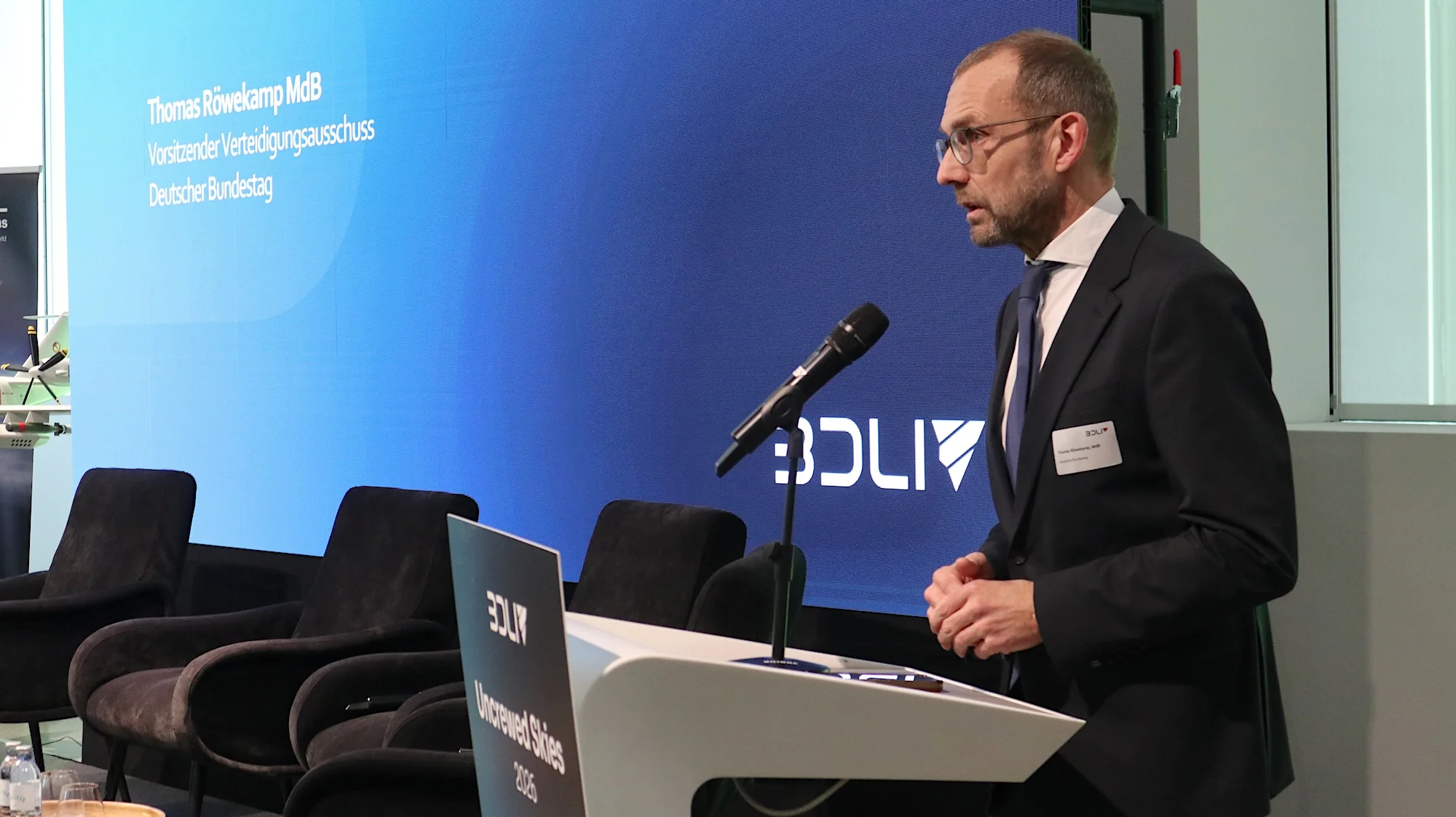 Die politische Keynote in Berlin kam von Thomas Röwekamp, dem Vorsitzenden des Verteidigungsausschusses.