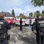Die Polizei war mit zahlreichen Kräften vor Ort – es blieb beim Protest aber ruhig.