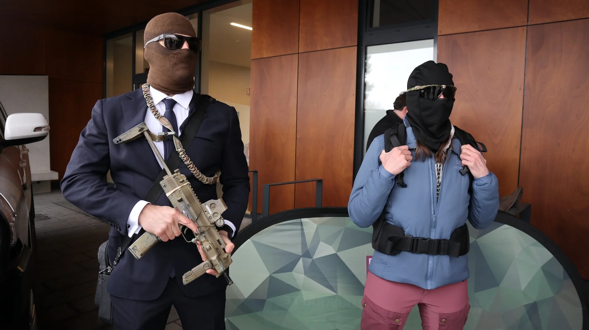 Soldatinnen und Soldaten des Kommando Spezialkräfte sind im Einsatz auch zivil unterwegs – dann natürlich ohne Balaklava.