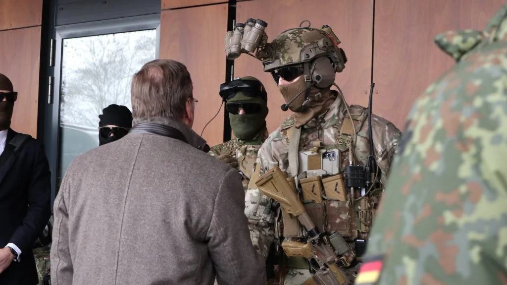 Minister Pistorius ließ sich heute in Calw die Ausrüstung des Kommando Spezialkräfte (KSK) zeigen.