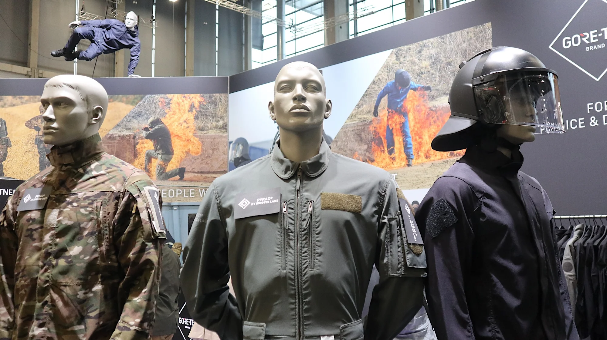 Enforce Tac: Gore stellt Polizeiuniform mit PYRAD Light vor – Mögliche Szenarien der Nutzung von Pyrad Light.