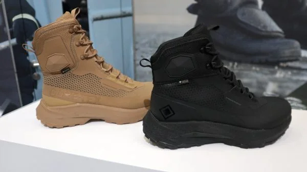 Konzeptstudie: Der Militärkonzeptstiefel (links) und der Polizeikonzeptstiefel auf der Enforce Tac.