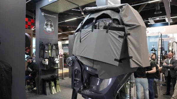 Der ballistische Schutz für Außenborder ist in zwei Stärken erhältlich.