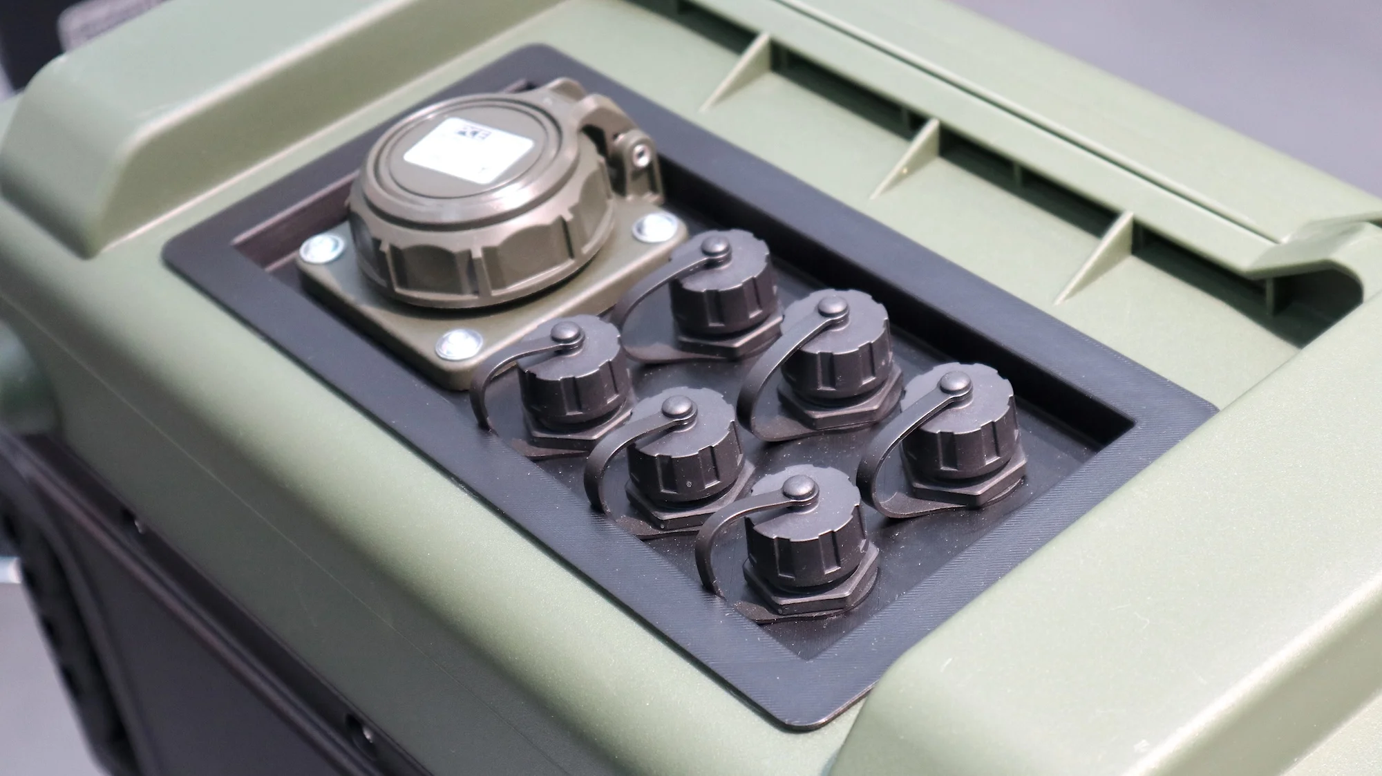 SINORA zeigt in Düsseldorf neue IP-zertifizierte Anschlusslösungen.