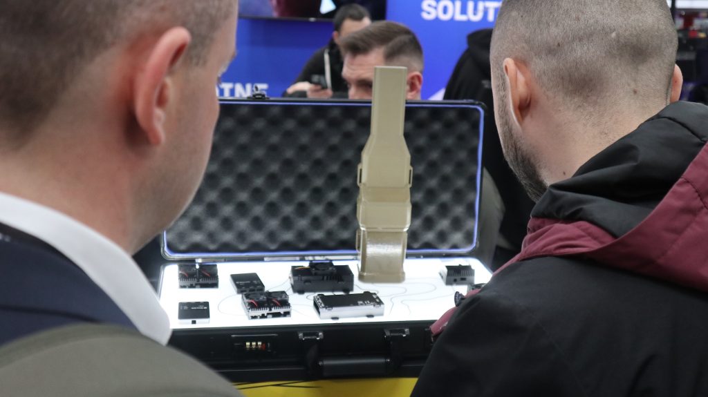 Sine Engineering aus der Ukraine darf sich über die erste Förderung des US-ukrainischen Wiederaufbaufonds freuen. In Düsseldorf zeigte das Startup sein Portfolio.