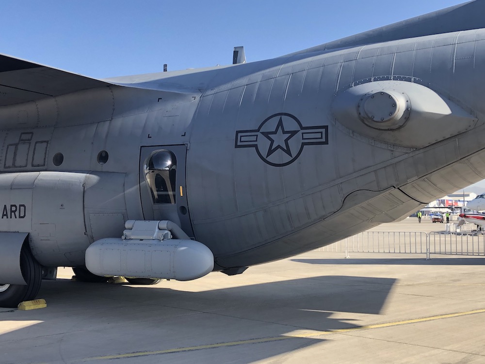 Teil des C-130-Missionspaket: Das SABIR-System von Airdyne besitzt eine modulare, offene Architektur mit Montagekomponenten wie Türen, Roboterstreben und Missionspods