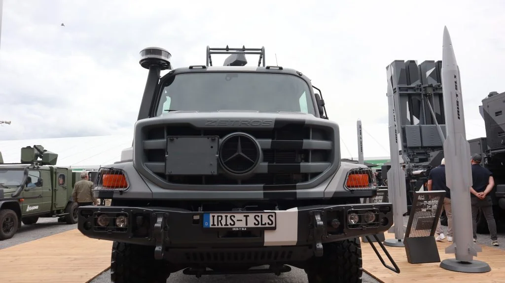 Als Plattform dient mit dem Zetros 6x6 ein Lkw von Daimler Truck