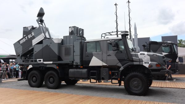 IRIS-T SLS MK4 von Diehl Defence vereint alle Komponenten auf einem Lkw.