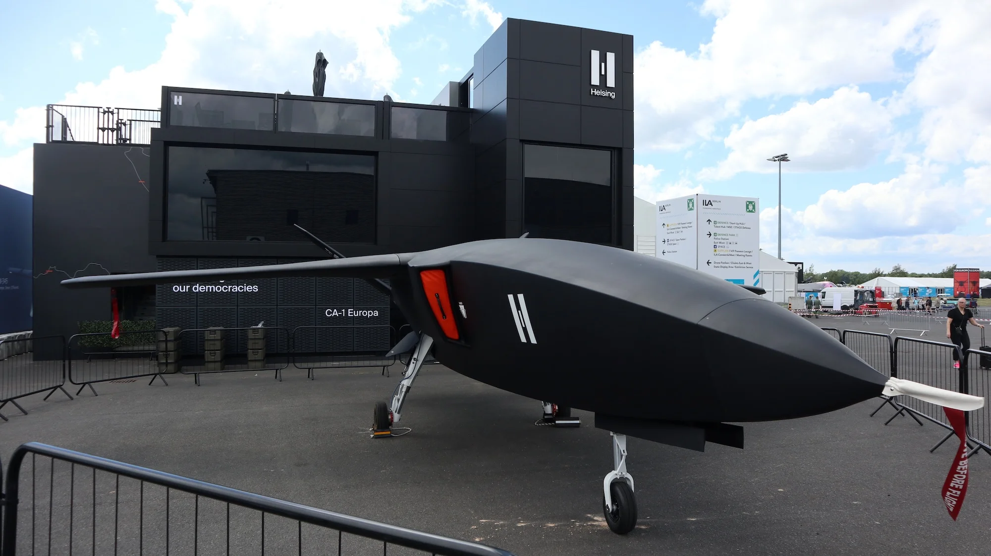 CA-1 EA (Electronic Attack) von Helsing am Messestand in Berlin.