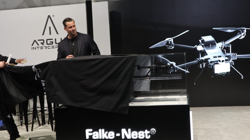 Falke-Nest: Sven Steingräber, CSO und Mitgründer von Argus Interception, übernahm die Vorstellung des neuen Produkts.