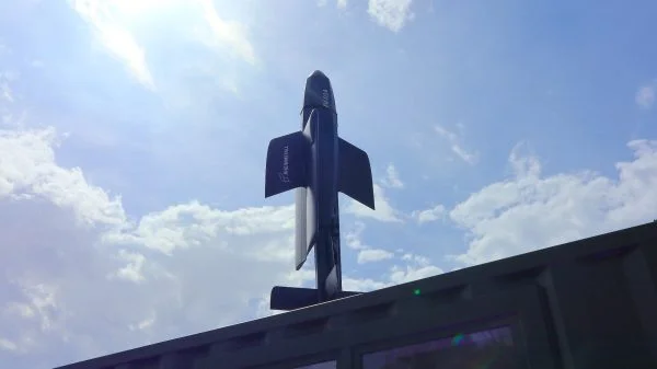 Eurosatory: Rheinmetall zündet Drohnen-Schwarm aus Container: Rheinmetalls Loitering Munition FV-014 ist die naheliegendste Bestückung für den auf der Eurosatory vorgestellten Containerized Missile Launcher (CML).