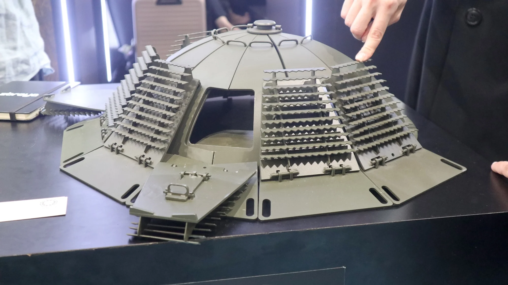 Parabella besteht aus mehreren Schichten Panzerstahl.