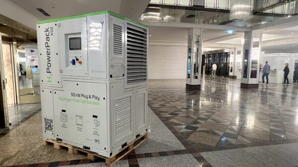 Das stationär und mobil einsetzbare Efoy H₂PowerPack von SFC Energy.