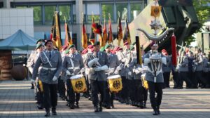 Spielmannszug des Musikkorps der Bundeswehr Siegburg und das Heeresmusikkoprs Kobklenz und der Leitung von Hauptmann Holger Kolodziej.