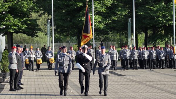 Die neue Truppenfahne Unterstützungskommando der Bundeswehr.