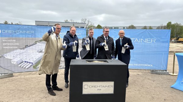 (v.l.n.r.) Philipp Schack, DREHTAINER; Jochen Schulte, Staatsekretär; Hauke Ahrendt, DREHTAINER; Jens Schlüter, DREHTAINER; Stefan Sternberg, Landrat.