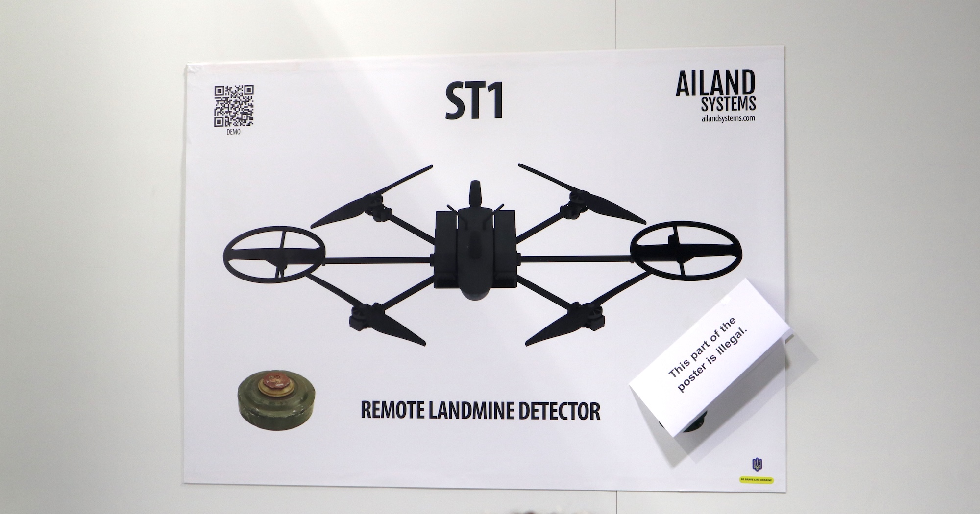 Nicht alles auf dem Poster von Ailand Systems durfte auf der Paris Air Show gezeigt werden.
