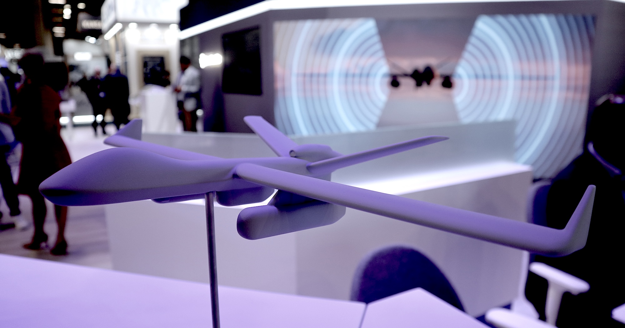 Unbemannte Aufklärung: Auf der Paris Air Show zeigte General Atomics ein Modell der MQ-9B mit zwei kleinen EriEye-Radaren von Saab.