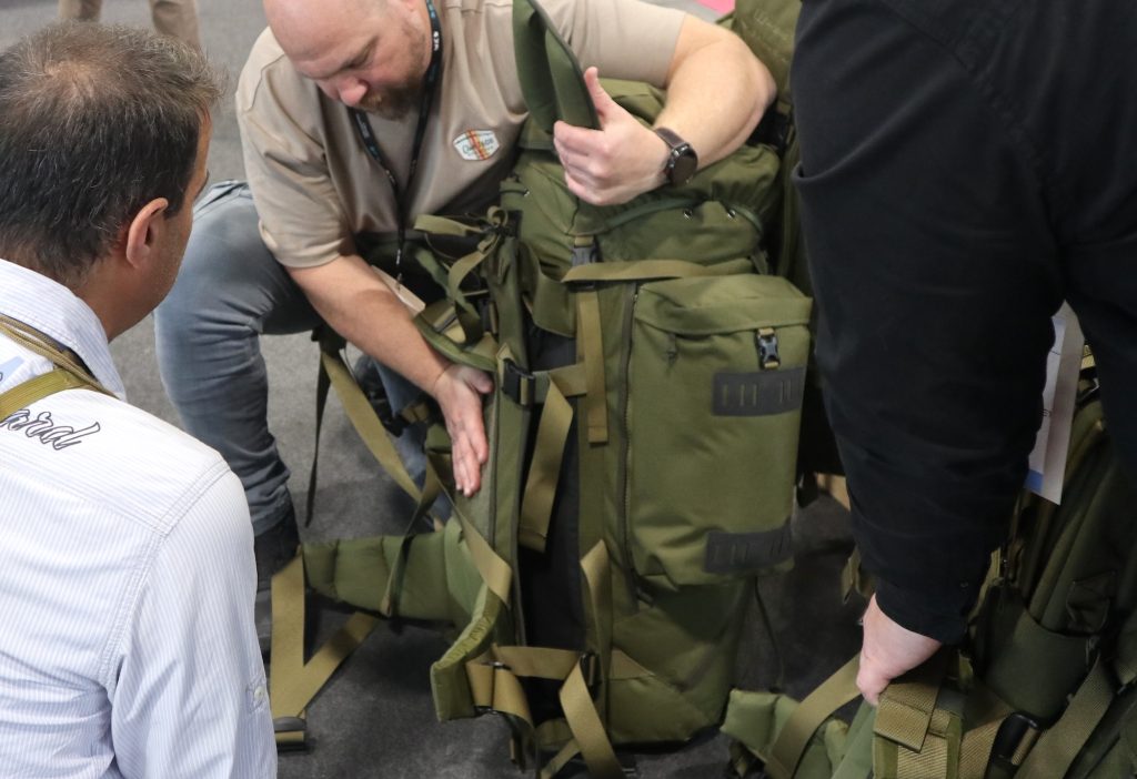 Auf der Milipol in Paris zeigte sich das Sortiment von Berghaus mit Rucksack-Neuheiten für Frauen und 81 mm-Mörser.