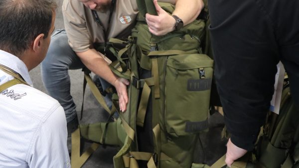Auf der Milipol in Paris zeigte sich das Sortiment von Berghaus mit Rucksack-Neuheiten für Frauen und 81 mm-Mörser.