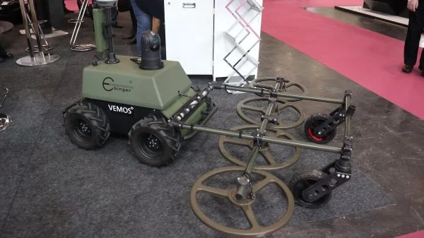 4-Kanal-Minendetektion für unbemannte Fahrzeuge auf der Milipol in Paris.