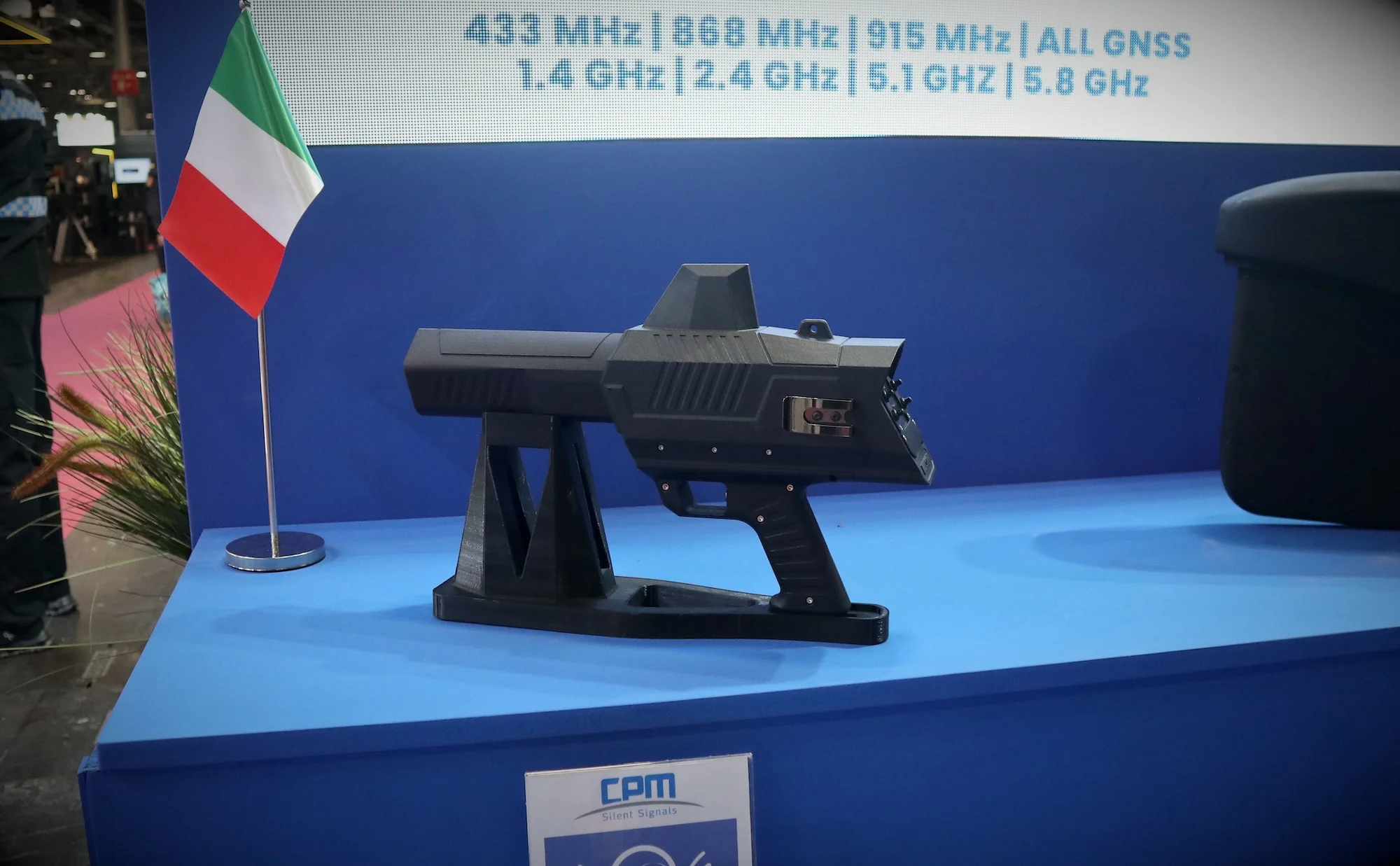 Das kleinste von drei in Paris gezeigten Drohnenabwehrsysteme von CPM aus Italien: Wilson-Plus.