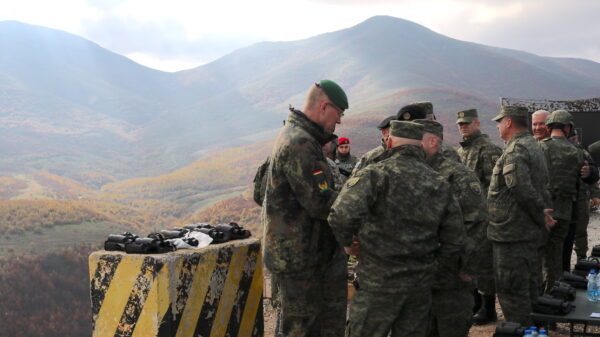 Director NALT BrigGen Nawrat im Gespräch mit dem Generalinspekteur der KSF.