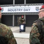 Oberst Thorsten Ludwig, Director MILENG COE, eröffnet den Industry Day 2025.