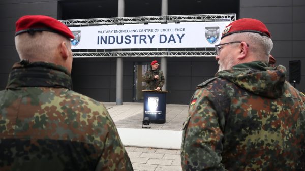 Oberst Thorsten Ludwig, Director MILENG COE, eröffnet den Industry Day 2025.