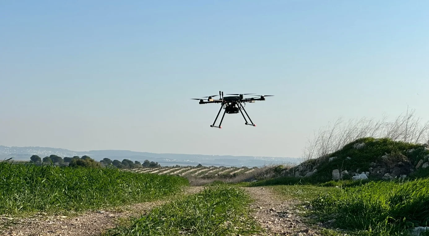 Das System Aura von infiniDome bietet missionskritischen Schutz für jede Plattform, von kleinen UAVs bis hin zu großen autonomen Fahrzeugen.