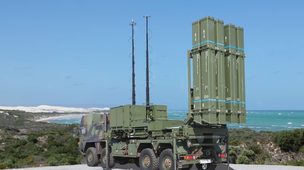 Auf dem Launcher von IRIS-T SLM können acht Lenkflugkörper transportiert und gestartet werden.