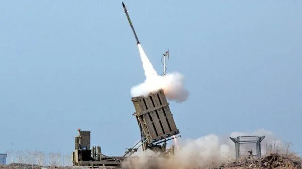 Israel nutzt die verbesserte Version des Rafael Iron Dome-Systems als Teil seiner mehrschichtigen Luftverteidigung.