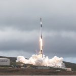 Start und Verbringung der RUNNER-1 von ISI durch eine SpaceX Falcon 9 Rideshare.