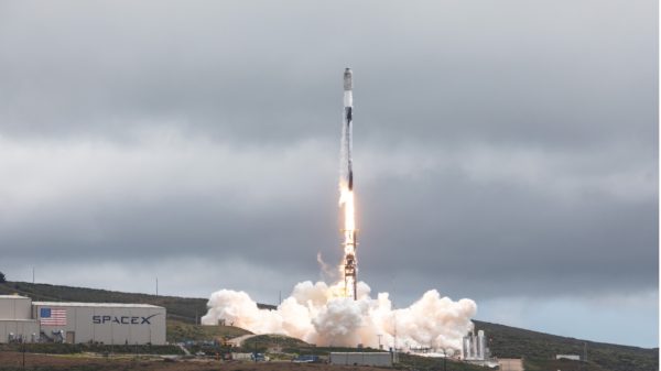 Start und Verbringung der RUNNER-1 von ISI durch eine SpaceX Falcon 9 Rideshare.