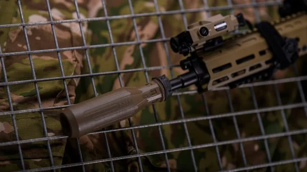 Zur Herstellung der neuen Schalldämpfer von IWI werden Materialien in Luft- und Raumfahrtqualität genutzt.