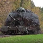 T80 mit Igel-Panzerung.