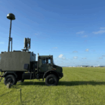 In weniger als fünf Minuten einsatzbereit- AARTOS Shelter Lösung auf Basis eines Mercedes-Benz Unimog, inklusive Radar, Kamera und Jammer. (Foto- Aaronia)