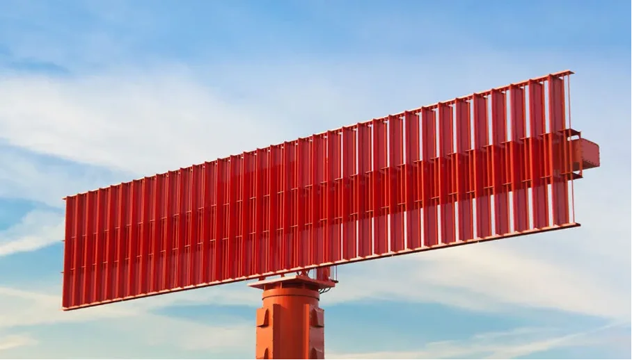 Sekundäres Überwachungsradar von Indra.