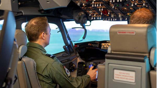 Blick in den E-7 Wedgetail-Simulator von Indra.