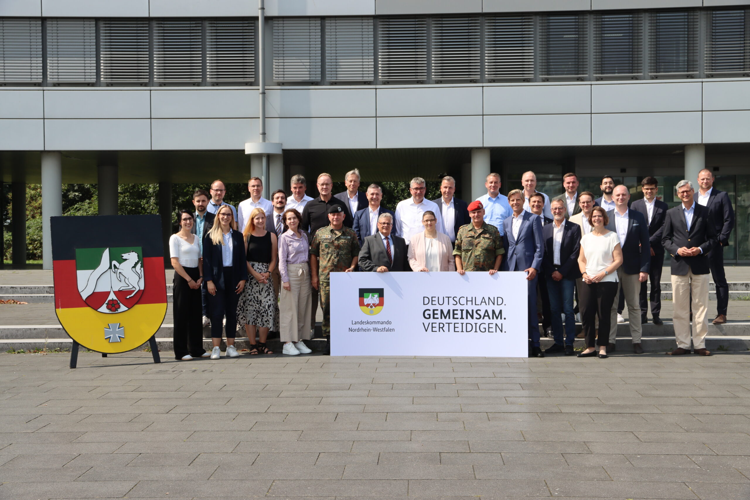 IHK-Vertreter beim Landeskommando NRW – Zusammenarbeit von Wirtschaft und Bundeswehr
