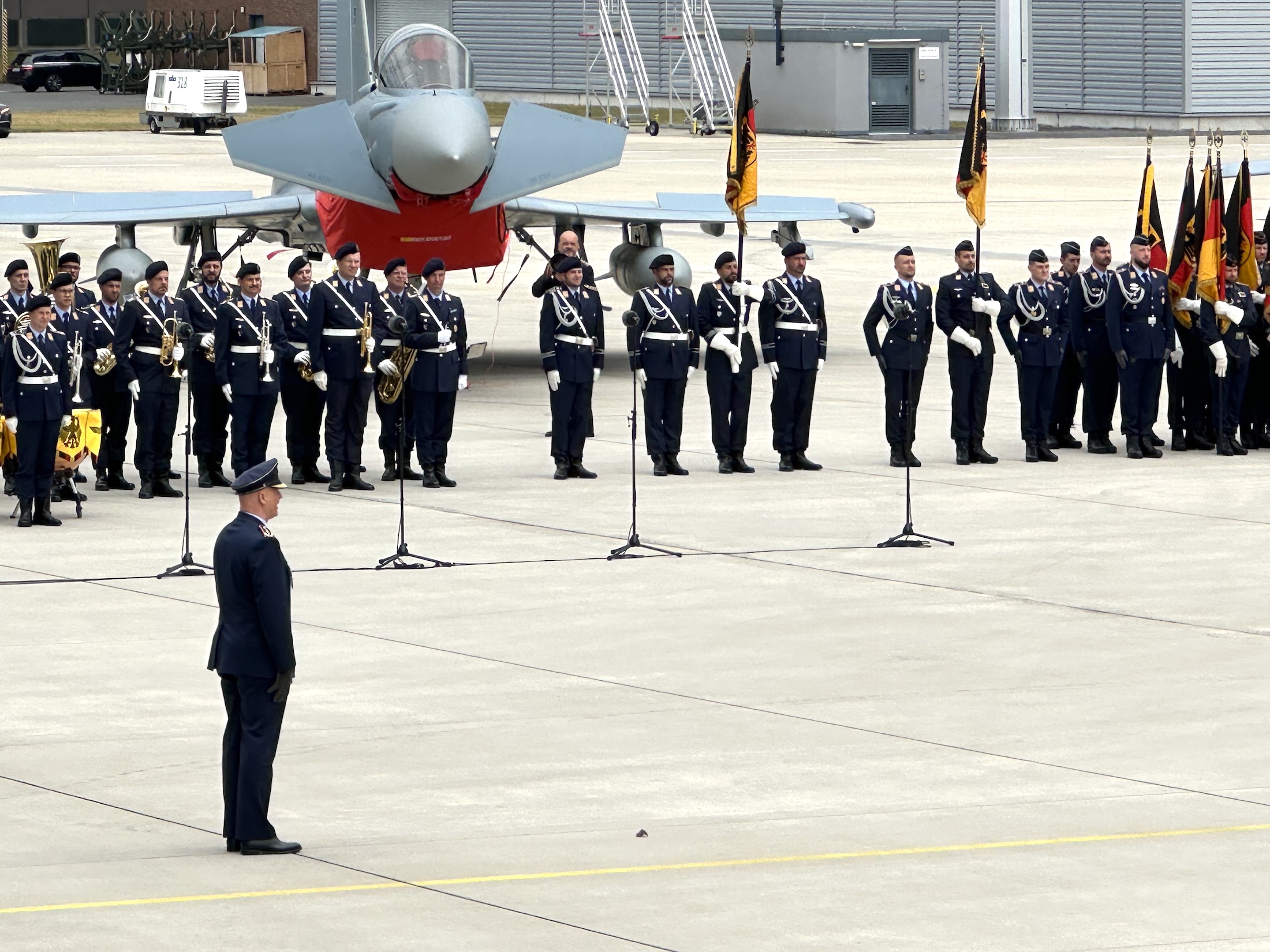 Generalleutnant Ingo Gerhartz (im Bild) übergab heute das Kommando über die Luftwaffe an den neuen Inspekteur, Generalleutnant Holger Neumann.