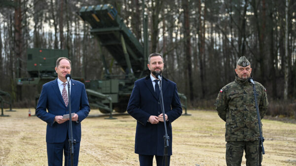 Gefechtsführungssystem: Am 18. Dezember 2024 besuchten der US-Botschafter Mark Brzezinski, der stellvertretende Premierminister und Verteidigungsminister Władysław Kosiniak-Kamysz sowie Brigadier General Michał Marciniak die 3. Warschauer Luftverteidigungsraketenbrigade in Sochaczew während einer Systemübung, die vom 37. Flugabwehrraketengeschwader durchgeführt wurde. (Foto: Oberstabsgefreiter Wojciech Król/CO MON)